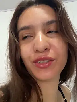 Bella still online show from March 17, 1:36 pm