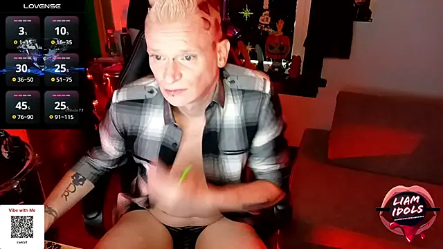 Snapshot of LiamIdols chatting on October 8, 2:25 pm LiamIdols online show from October 8, 2:25 pm