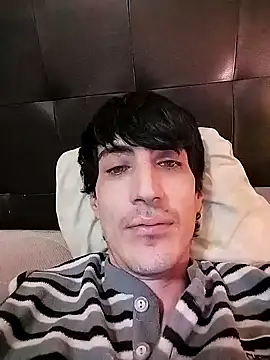 Snapshot of moutt99 chatting on January 19, 5:26 am moutt99 online show from January 19, 5:26 am