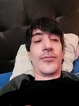 Snapshot of moutt99 chatting on January 22, 2:15 am moutt99 online show from January 22, 2:15 am