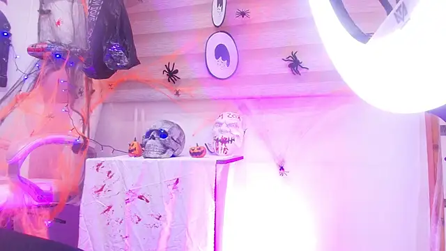 Auroraa miller online show from October 31, 11:55 am