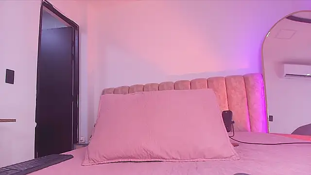 Snapshot of Auroraa_miller chatting on February 5, 11:59 am Auroraa miller online show from February 5, 11:59 am