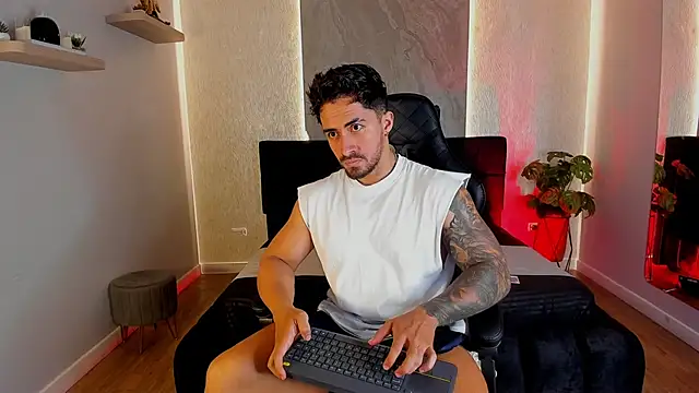 Snapshot of Brad_Summer chatting on May 26, 12:06 am Brad Summer online show from May 26, 12:06 am