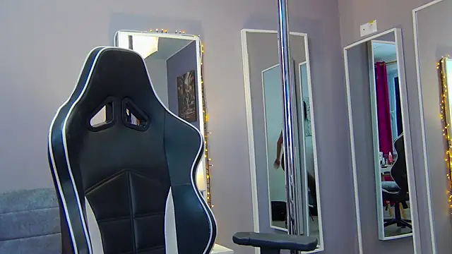 Snapshot of Eva_Lovvia_ chatting on February 20, 10:48 pm Eva Lovvia  online show from February 20, 10:48 pm