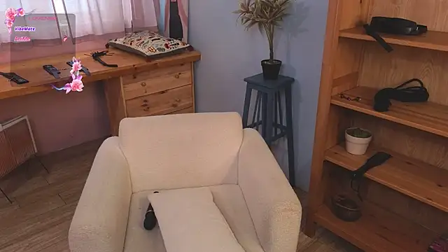 too sexxxy online show from September 20, 9:54 am