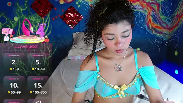 Snapshot of lucie_petite chatting on September 25, 6:44 pm lucie petite online show from September 25, 6:44 pm