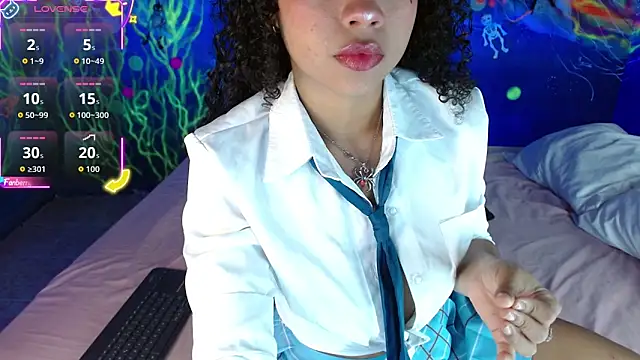 Snapshot of lucie_petite chatting on October 16, 6:31 pm lucie petite online show from October 16, 6:31 pm