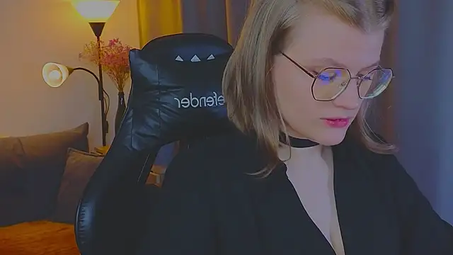  JessieVibes online show from April 4, 2:03 pm