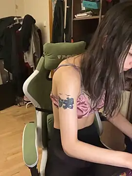 mollyEXD online show from December 18, 2:12 pm