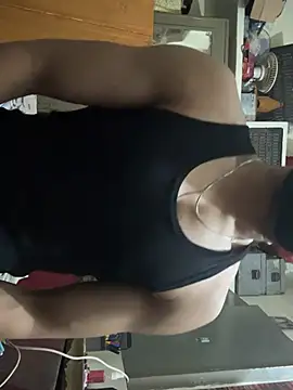 Snapshot of hot_hunk_boy chatting on February 16, 8:33 pm hot hunk boy online show from February 16, 8:33 pm