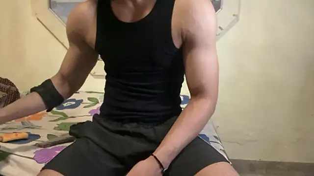 Snapshot of hot_hunk_boy chatting on July 10, 6:21 pm hot hunk boy online show from July 10, 6:21 pm