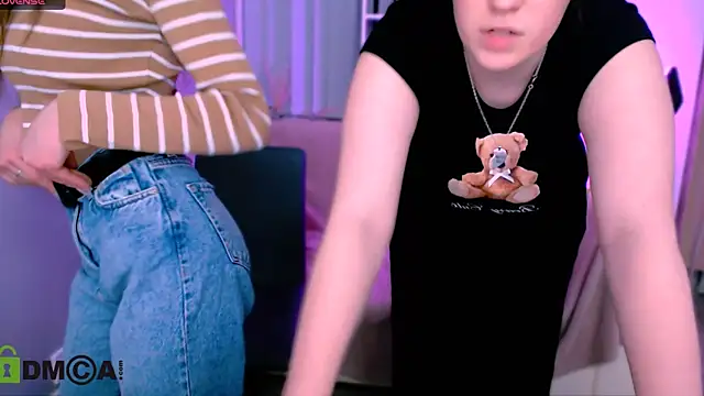 Snapshot of flora_ri chatting on January 24, 6:35 pm flora ri online show from January 24, 6:35 pm