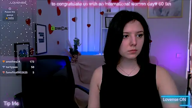 Snapshot of flora_ri chatting on March 10, 1:32 pm flora ri online show from March 10, 1:32 pm