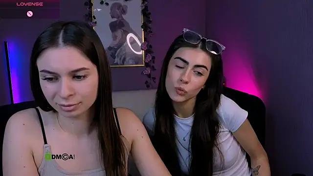 Snapshot of flora_ri chatting on October 16, 9:54 am flora ri online show from October 16, 9:54 am