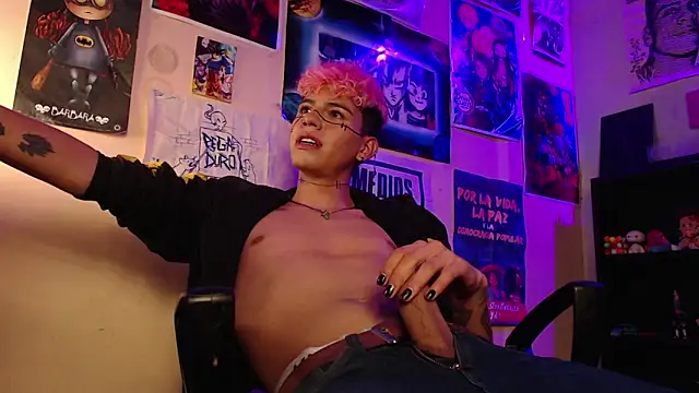 Snapshot of Mickey_Magic chatting on February 1, 11:48 pm Mickey Magic online show from February 1, 11:48 pm