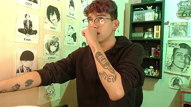 Snapshot of Mickey_Magic chatting on February 16, 10:10 am Mickey Magic online show from February 16, 10:10 am