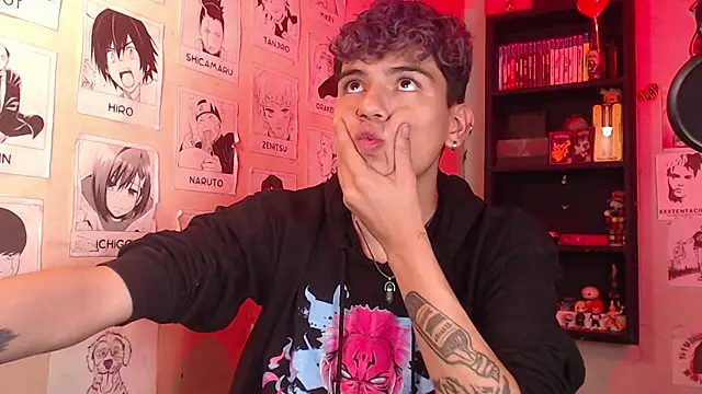 Snapshot of Mickey_Magic chatting on February 24, 8:38 am Mickey Magic online show from February 24, 8:38 am