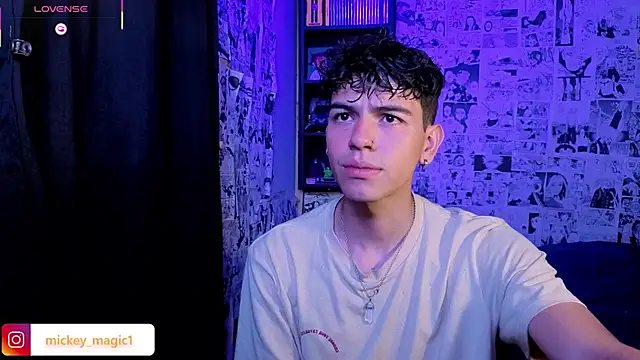 Snapshot of Mickey_Magic chatting on January 18, 11:03 am Mickey Magic online show from January 18, 11:03 am