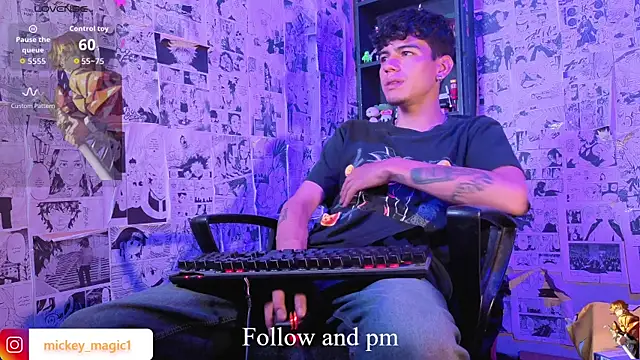 Snapshot of Mickey_Magic chatting on February 14, 5:04 am Mickey Magic online show from February 14, 5:04 am