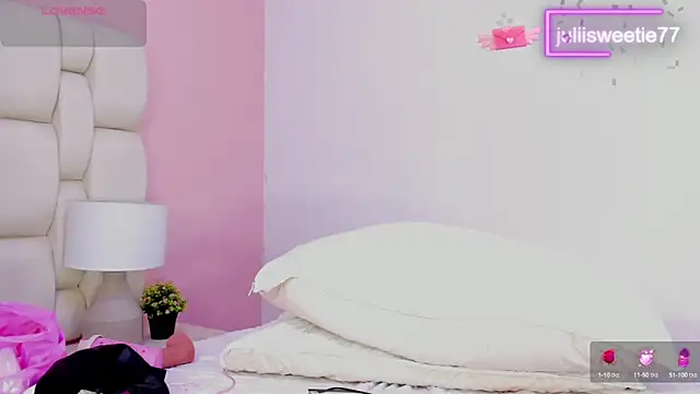 Snapshot of JuliiSweetie chatting on January 29, 10:53 pm JuliiSweetie online show from January 29, 10:53 pm