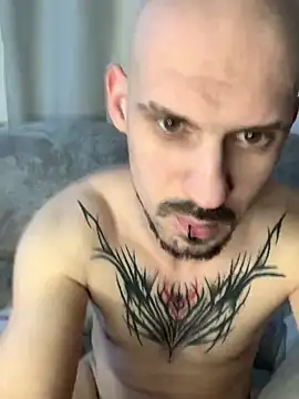 Snapshot of AssHunter4k chatting on February 14, 10:07 am AssHunter4k online show from February 14, 10:07 am