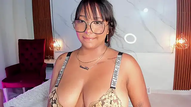 Snapshot of isabella_zc chatting on April 30, 9:30 pm isabella zc online show from April 30, 9:30 pm