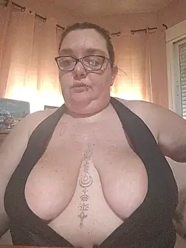 diosacurvy1984 online show from December 15, 10:52 am