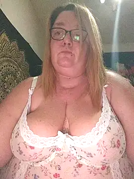 diosacurvy1984 online show from February 5, 11:20 pm