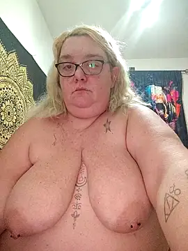 diosacurvy1984 online show from April 12, 10:26 pm