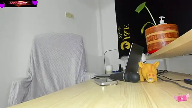 VioletParkker online show from March 6, 2:08 am