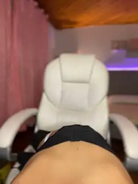 Sofia18 pinkk online show from February 13, 11:37 pm