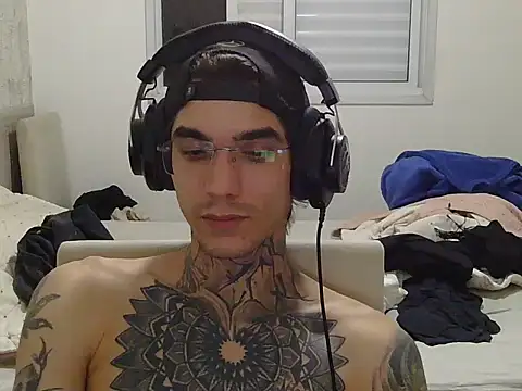 Snapshot of smokingink chatting on April 22, 6:27 am smokingink online show from April 22, 6:27 am