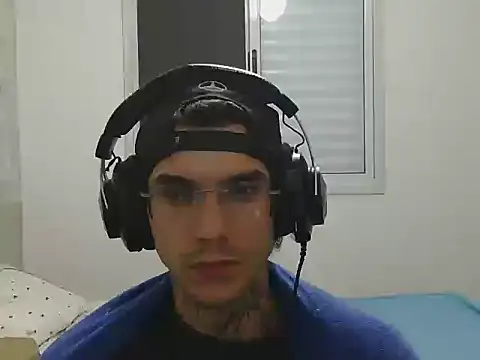 Snapshot of smokingink chatting on April 24, 5:32 am smokingink online show from April 24, 5:32 am