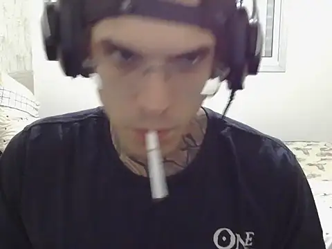Snapshot of smokingink chatting on April 28, 4:39 am smokingink online show from April 28, 4:39 am