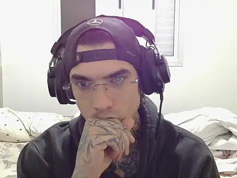 Snapshot of smokingink chatting on April 29, 11:33 pm smokingink online show from April 29, 11:33 pm