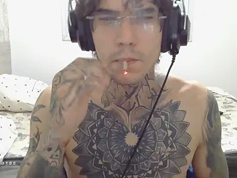 Snapshot of smokingink chatting on April 30, 10:25 pm smokingink online show from April 30, 10:25 pm