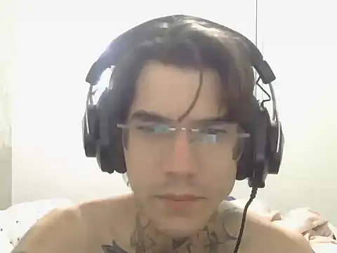 Snapshot of smokingink chatting on May 2, 7:41 pm smokingink online show from May 2, 7:41 pm