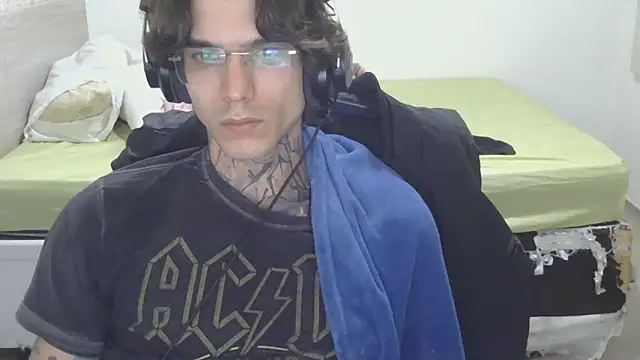 Snapshot of smokingink chatting on May 14, 8:32 am smokingink online show from May 14, 8:32 am