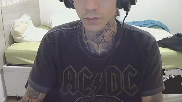 Snapshot of smokingink chatting on May 14, 8:37 pm smokingink online show from May 14, 8:37 pm