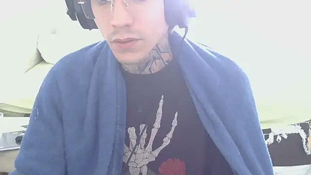 Snapshot of smokingink chatting on June 2, 1:46 pm smokingink online show from June 2, 1:46 pm