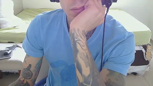 Snapshot of smokingink chatting on June 3, 4:23 pm smokingink online show from June 3, 4:23 pm
