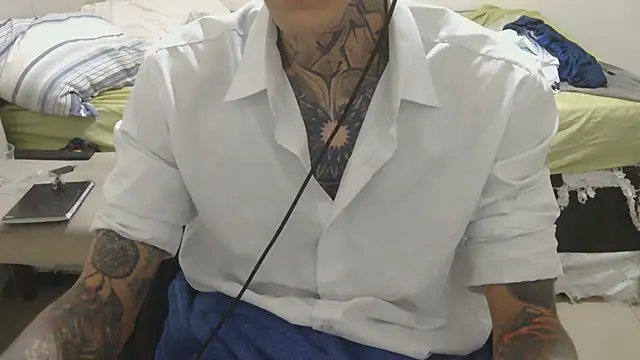 Snapshot of smokingink chatting on June 6, 2:16 am smokingink online show from June 6, 2:16 am