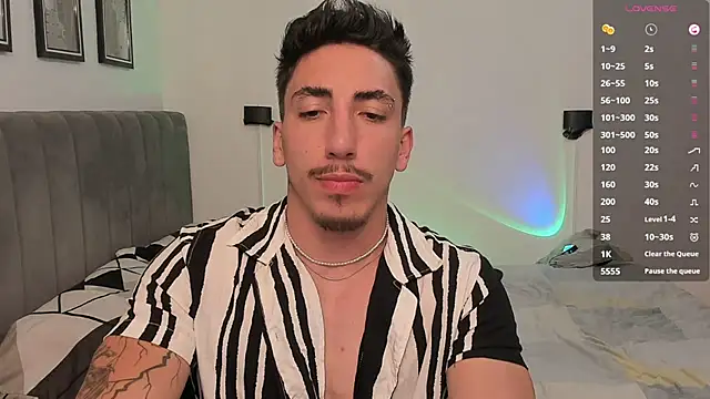 Snapshot of dylanspencer28 chatting on January 22, 11:10 pm dylanspencer28 online show from January 22, 11:10 pm