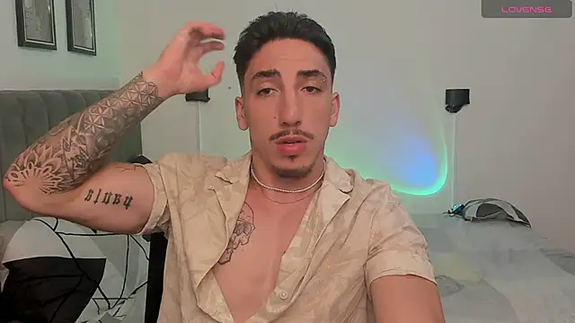 Snapshot of dylanspencer28 chatting on January 24, 7:07 pm dylanspencer28 online show from January 24, 7:07 pm