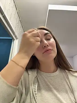 KiraBarlows online show from March 18, 7:50 pm