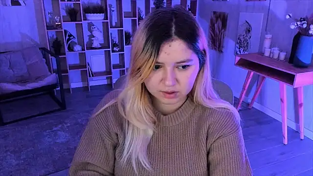 DiaAngell online show from October 18, 7:36 pm