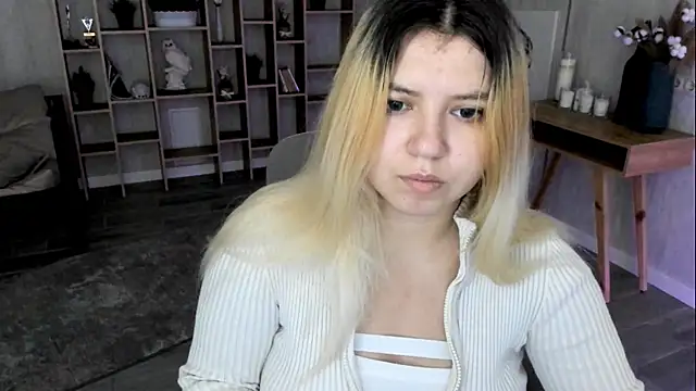 DiaAngell online show from November 6, 7:26 pm