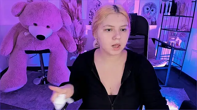 DiaAngell online show from December 3, 10:19 pm