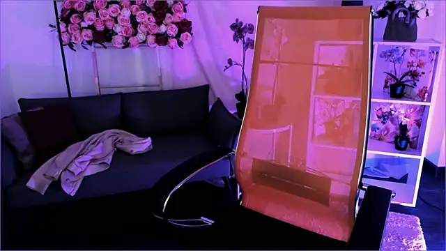 DiaAngell online show from February 10, 7:40 pm