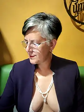 ilonna2025 online show from April 4, 10:51 pm